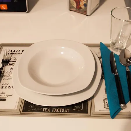 Largo Donnaregina * Неаполь