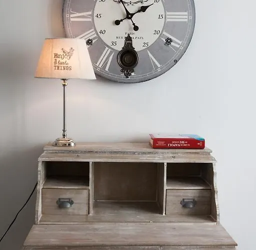 Largo Donnaregina * نابولي