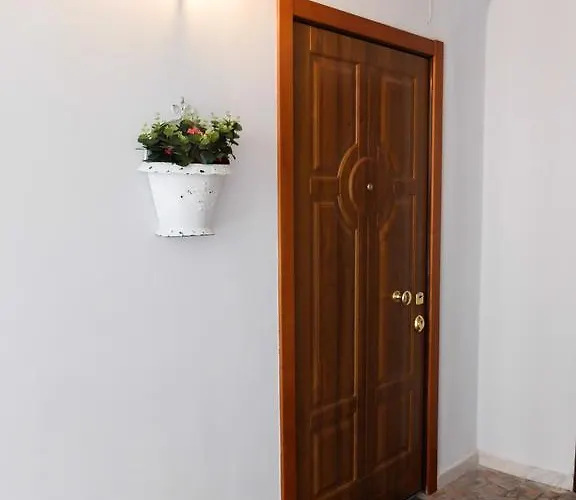 Largo Donnaregina شقة *