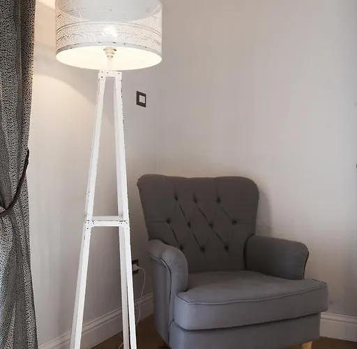 Largo Donnaregina شقة