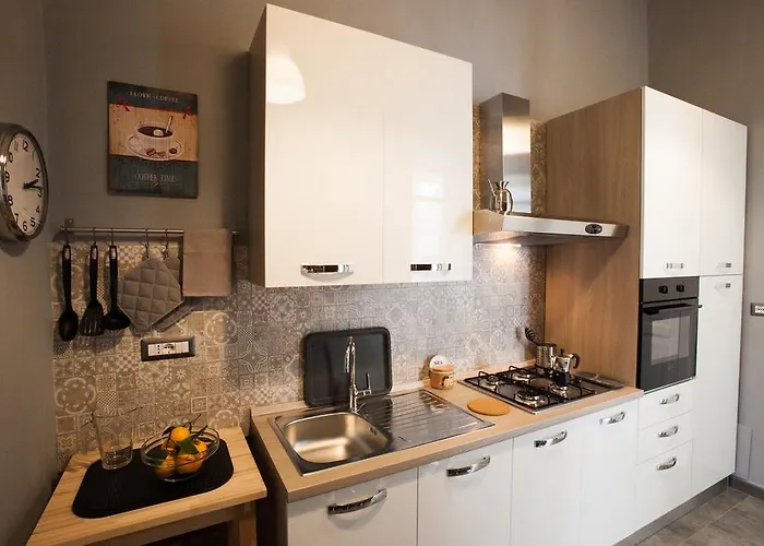 Largo Donnaregina * نابولي