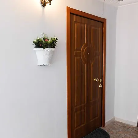 Largo Donnaregina شقة *