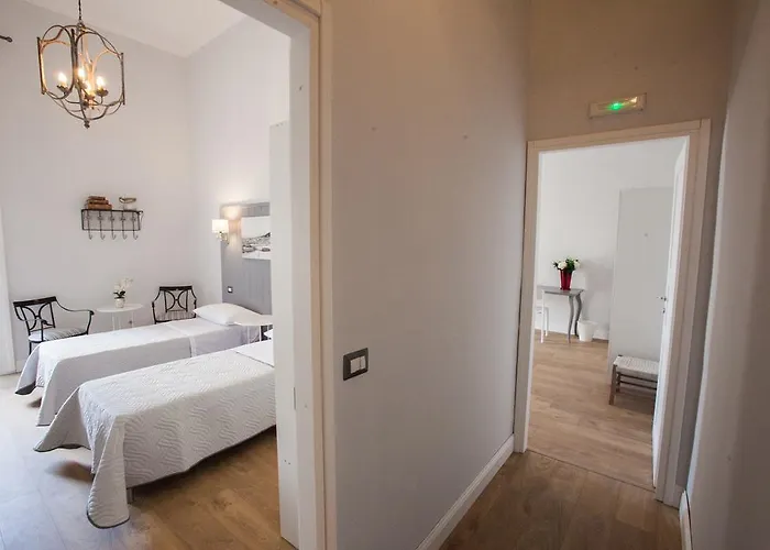 Apartment Largo Donnaregina Neapel