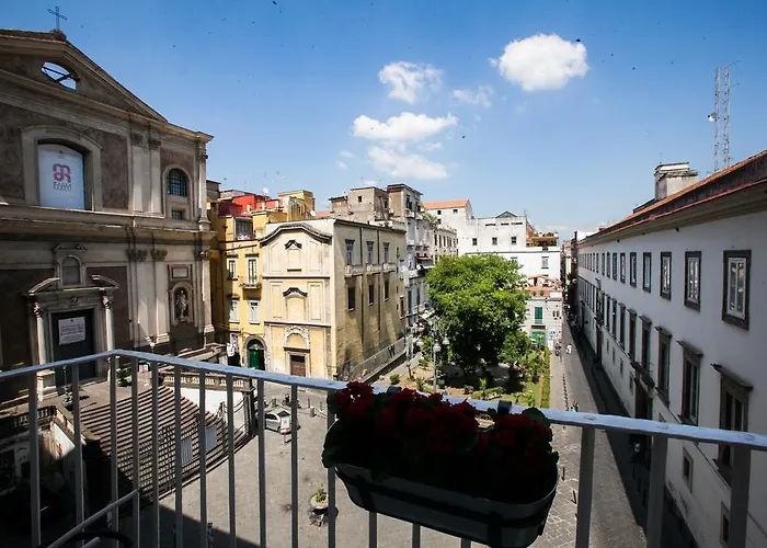 Largo Donnaregina Apartment